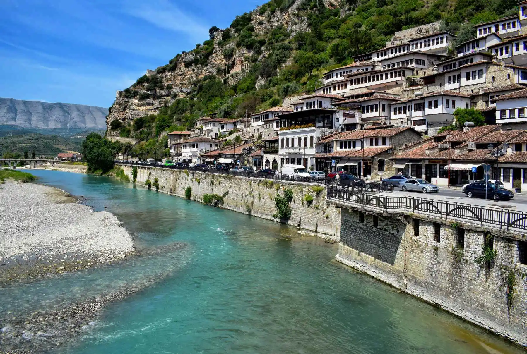 Berat’ta Osum Nehri kıyısındaki Osmanlı evleri