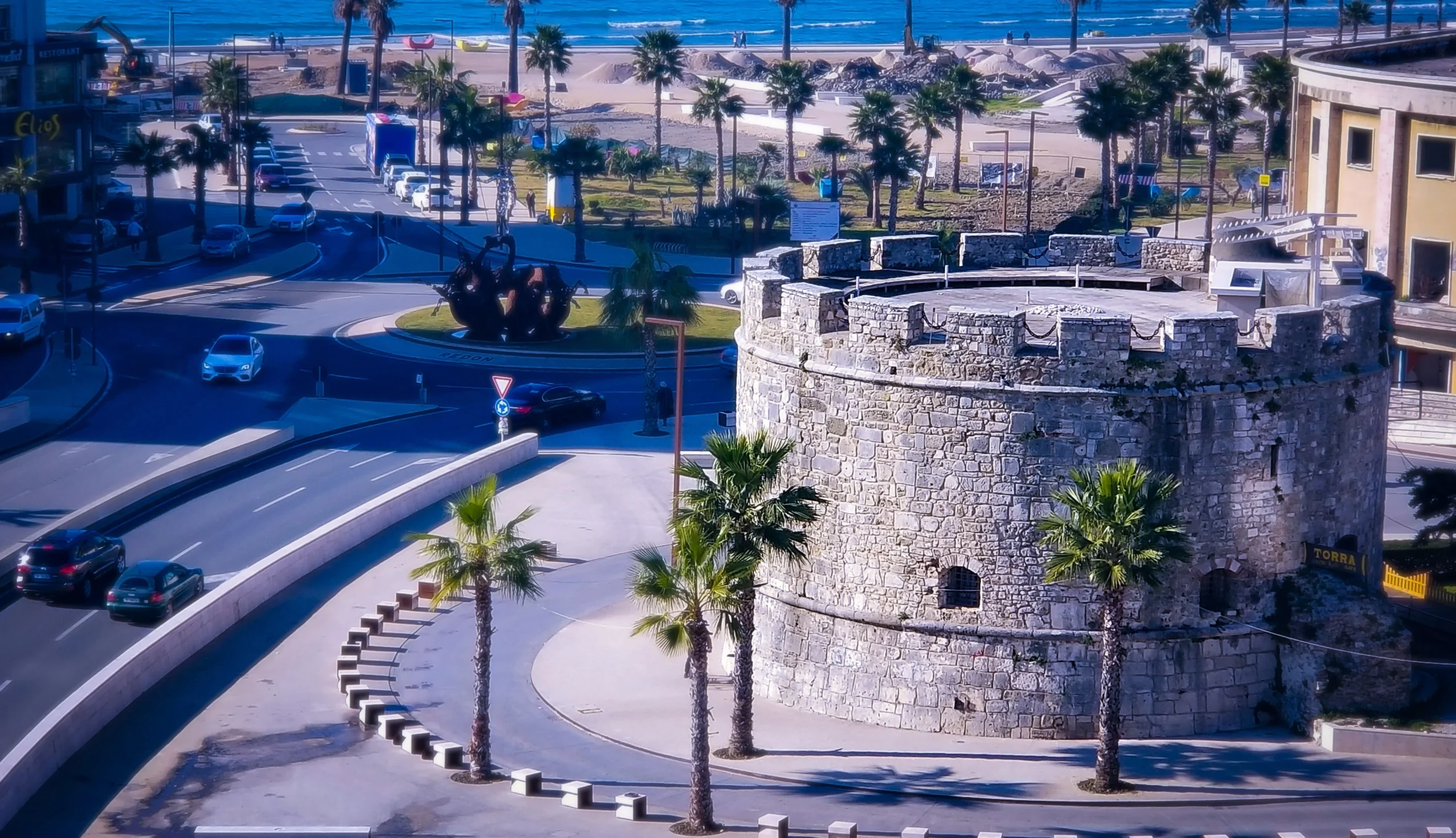 Durres şehir merkezi ve Venedik Kulesi